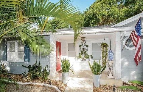 Middle River Terrace House